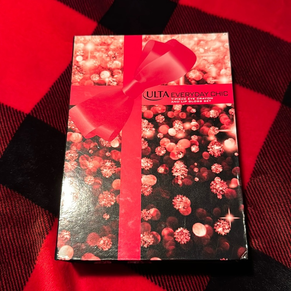 Ulta Everyday Chic eye crayon gift pack